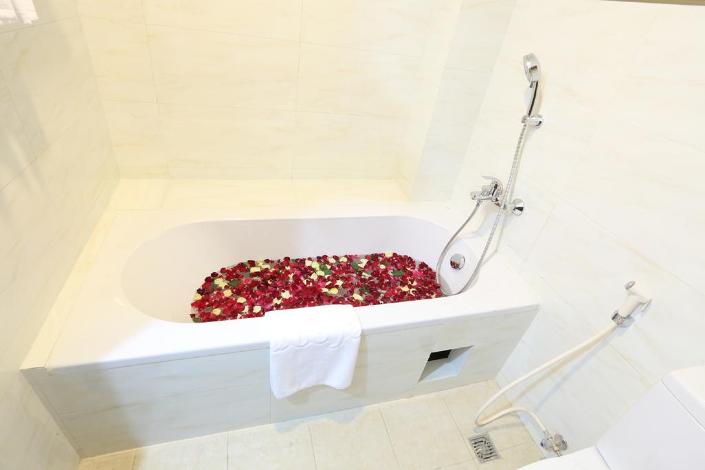 Hotel Royal King Yangon Esterno foto