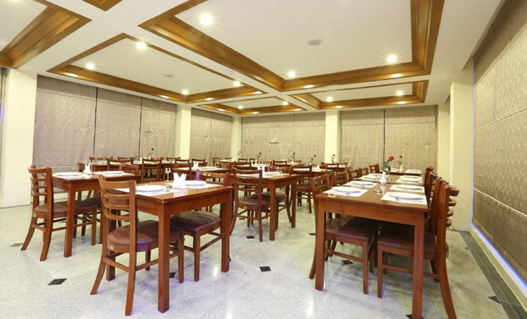 Hotel Royal King Yangon Esterno foto