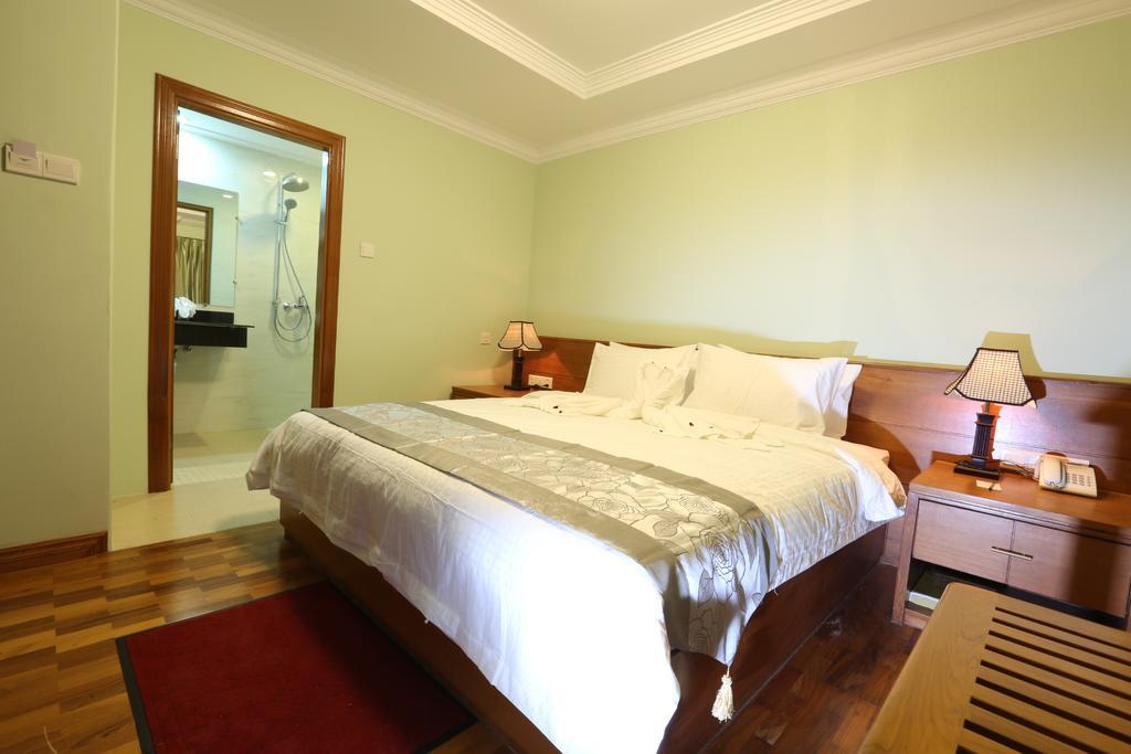 Hotel Royal King Yangon Esterno foto
