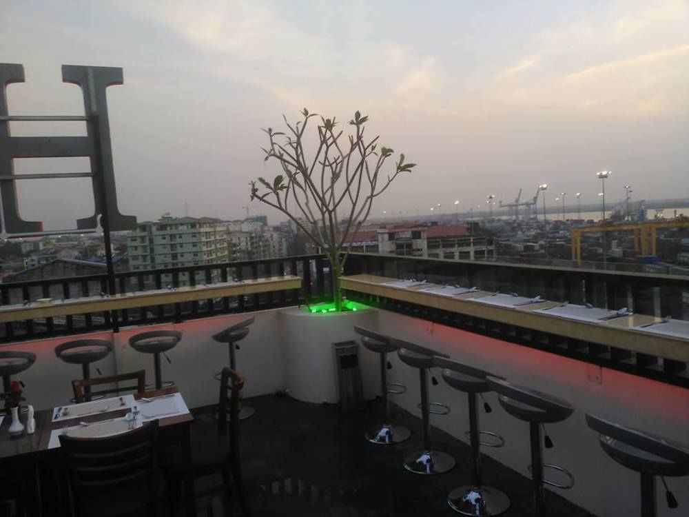 Hotel Royal King Yangon Esterno foto