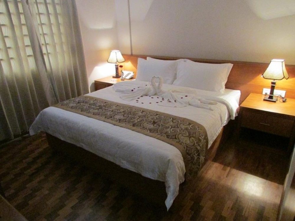 Hotel Royal King Yangon Esterno foto