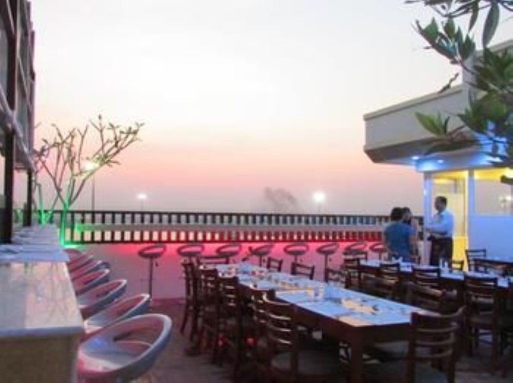 Hotel Royal King Yangon Esterno foto